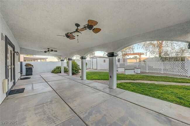 Building Photo - 5470 Logville St