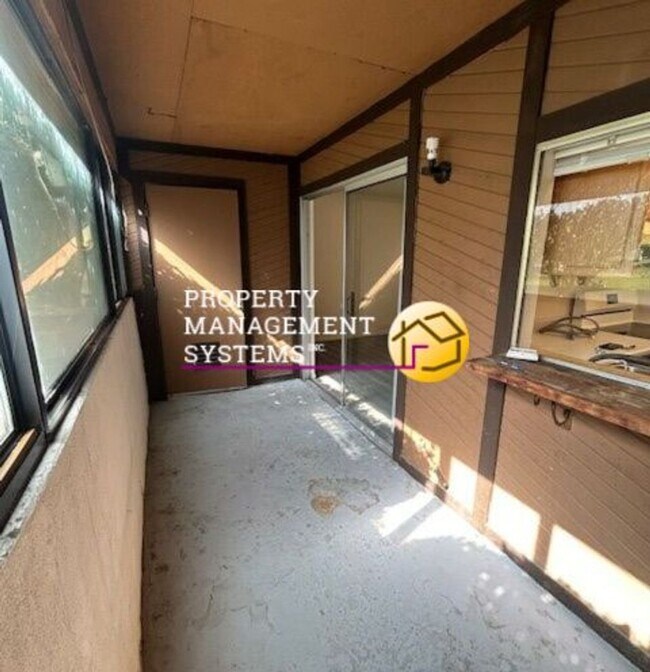 Building Photo - 2 Bedroom Sugarhouse Condo