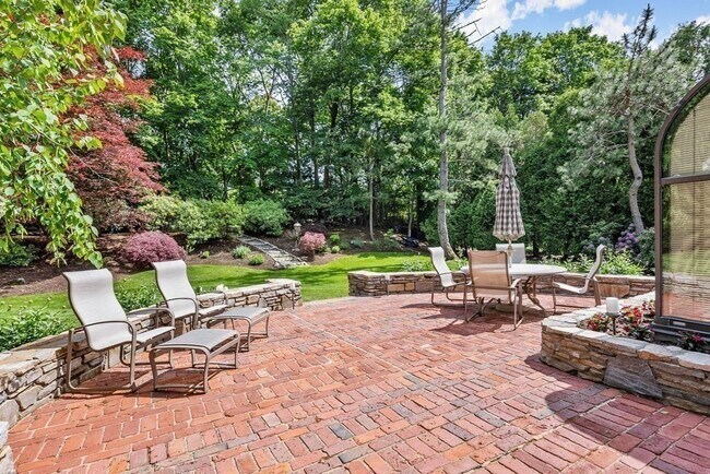 Building Photo - 32 Countryside Rd