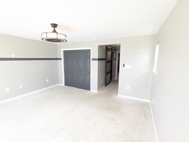 Building Photo - Two Level END UNIT condo in East of Market...