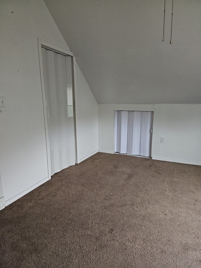 Building Photo - 15448 Calcutta Ave