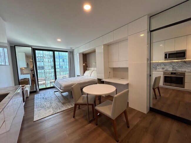 Building Photo - 2505