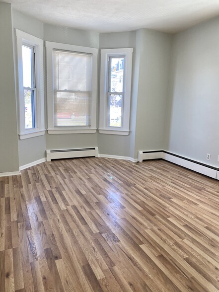 Building Photo - 56 Broadway