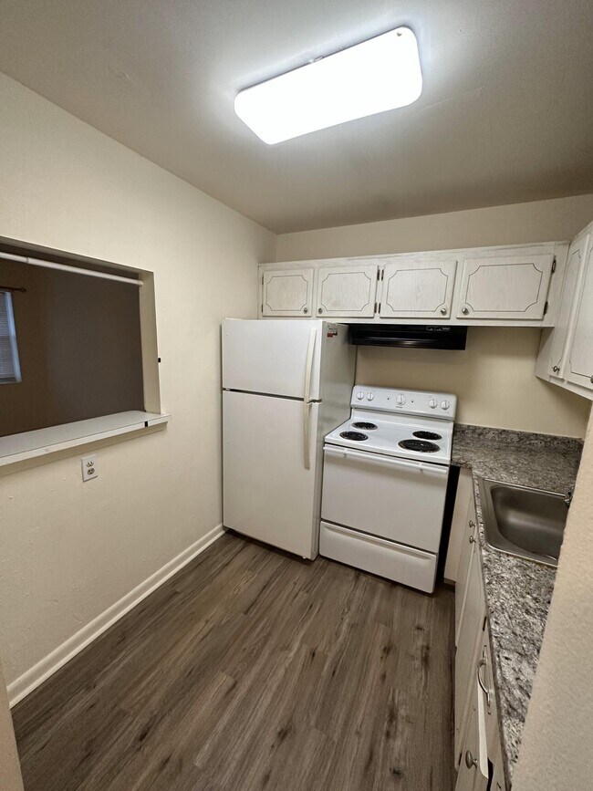 Building Photo - 87 Lyndhurst D