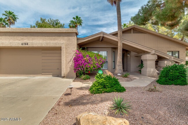 Primary Photo - 6768 E Grandview Dr