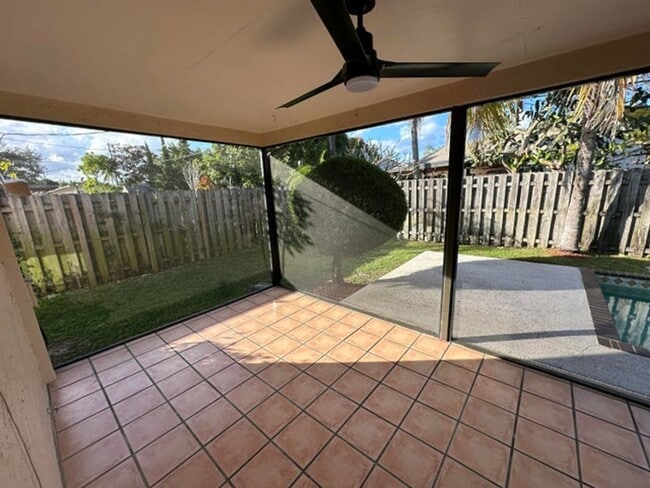 Building Photo - 3291 SW 4th St