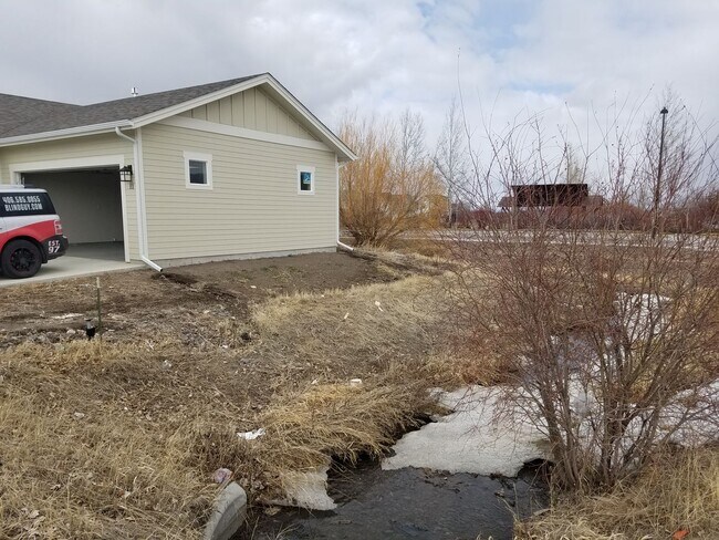 Building Photo - 11 Slough Creek Dr