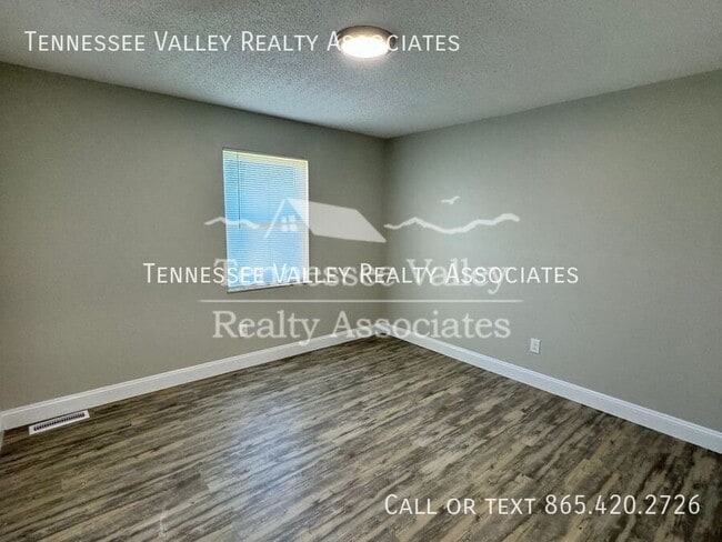 Building Photo - 997 Kirk Ave