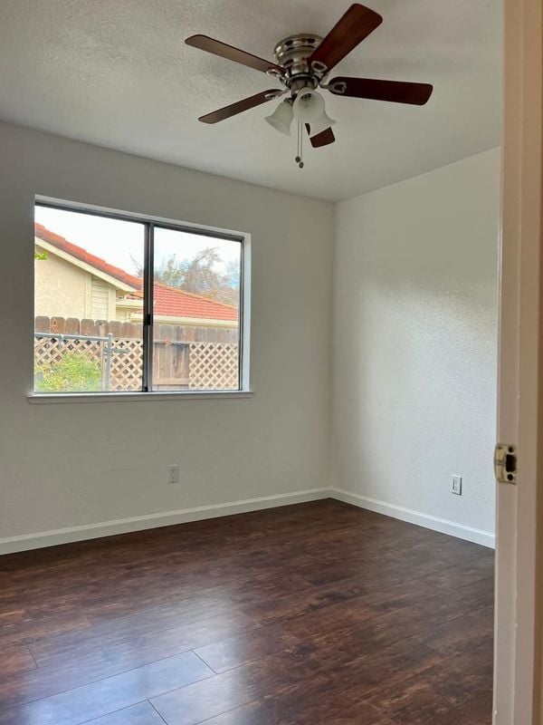 Building Photo - 3301 Jamestown Dr