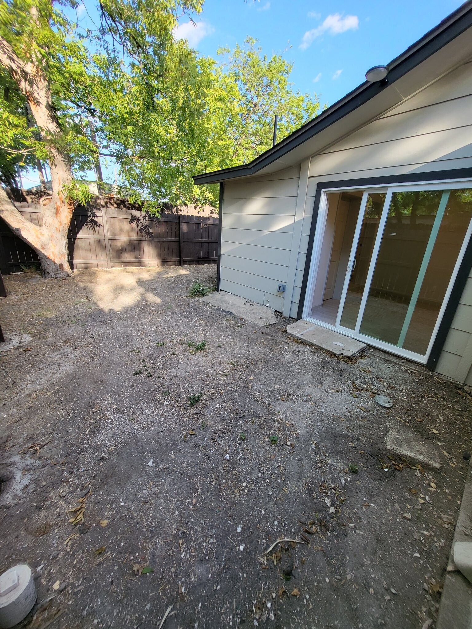 Building Photo - 2417 Castroville Rd