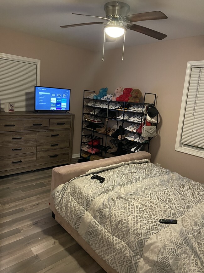 Building Photo - 755 Cascade Dr