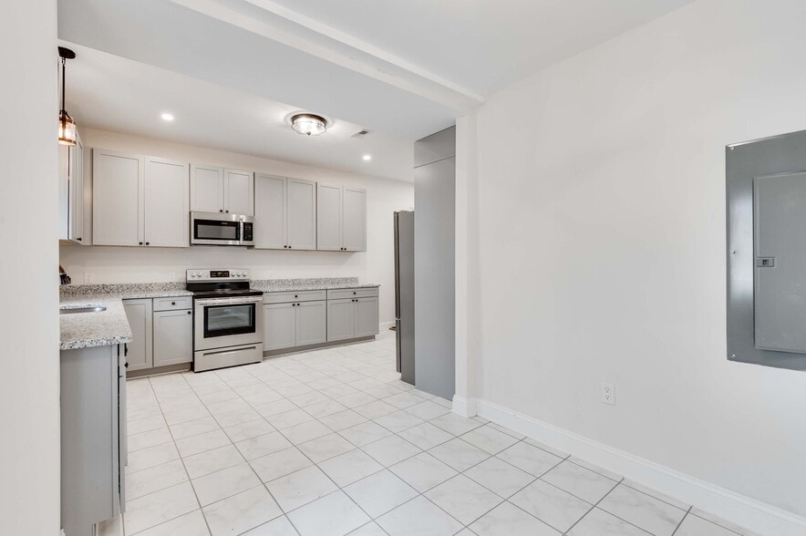 Building Photo - 2114 Venable St