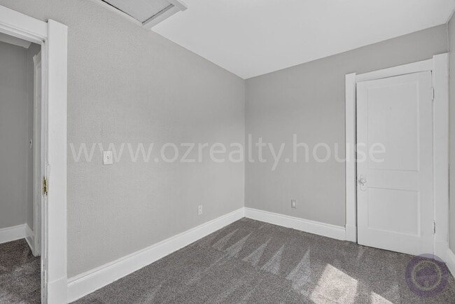 Building Photo - 1023 Shadowlawn Dr
