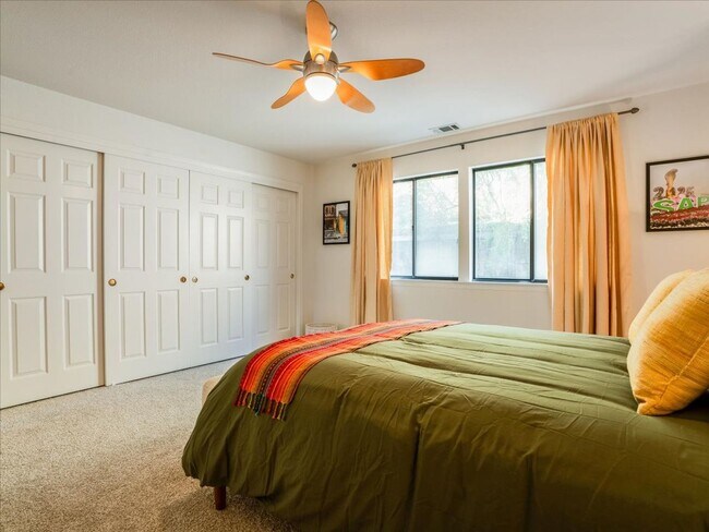 Building Photo - 271 Twin Ridge Dr