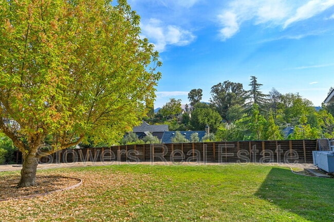 Building Photo - 1090 Livorna Rd