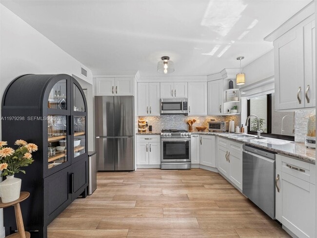 Building Photo - 10548 SW 112th Ave