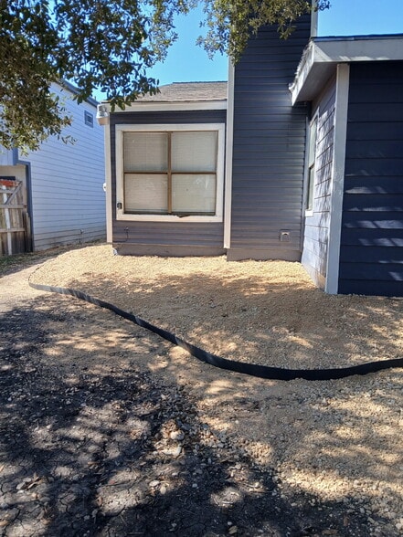 Gravel keeps weeds and criters away from your home. - 4122 Alaskian Sunrise