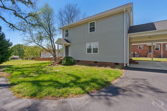 Building Photo - 203 Lancaster Ave