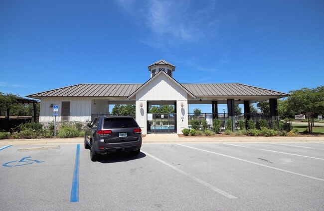 Building Photo - Spacious 5-Bedroom Home in Desirable Crest...