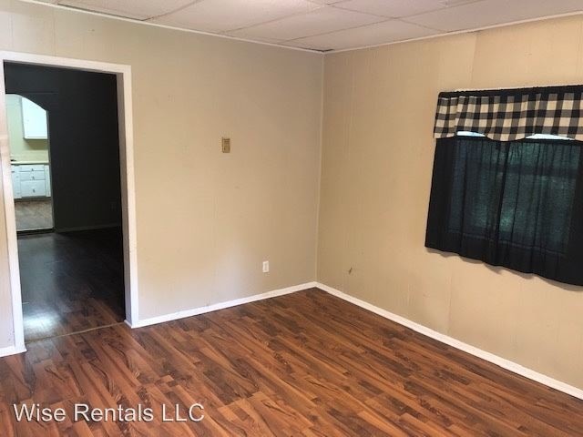 Building Photo - 609 W Hovey St