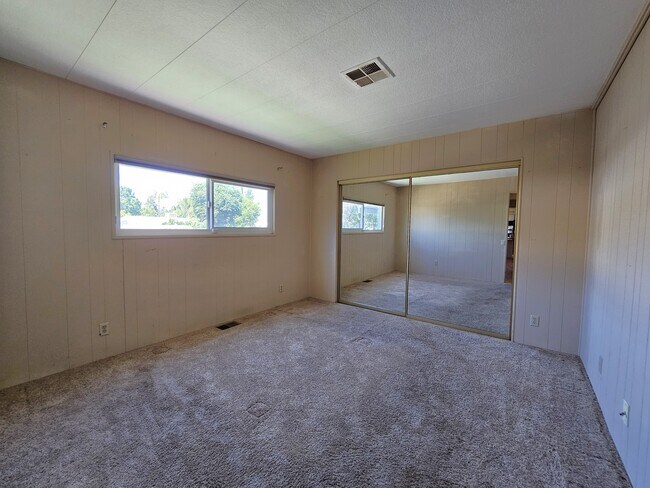 Building Photo - 30660 Palmetto Palm Ave