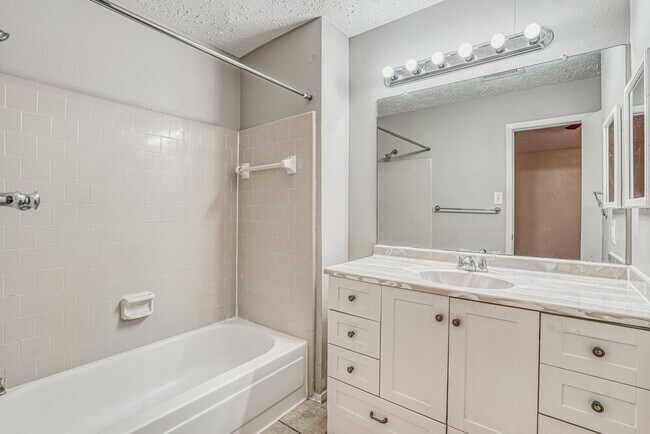 Building Photo - 7010 Foxmont Ln