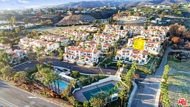 Building Photo - 6457 Zuma View Pl