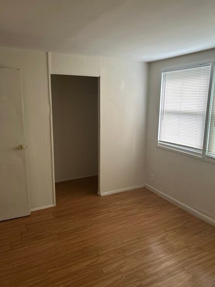 Building Photo - 1052 Fredonia Ct