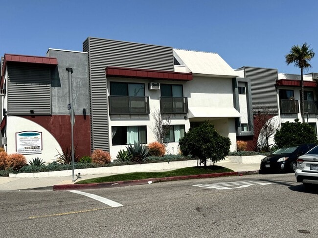 Building Photo - 3510 Clarington Ave