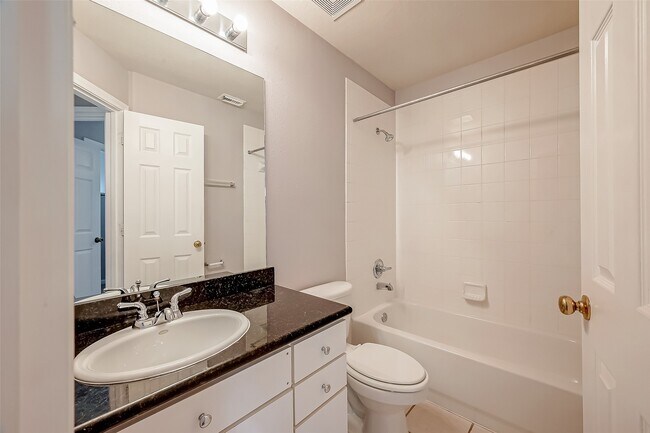 Building Photo - 206 Sydnor St