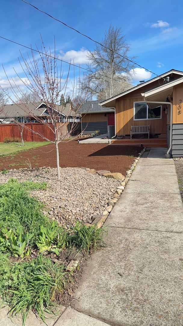 Building Photo - 3 Bed 2 Bath Home