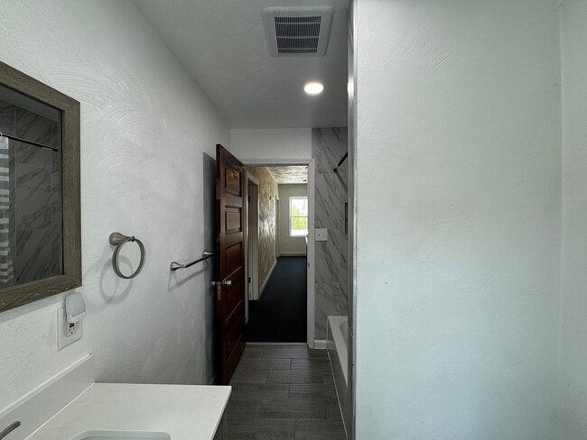 Building Photo - 505 Cato St