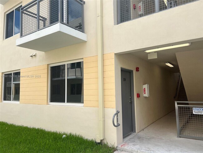 Primary Photo - 1010 SW 69th Ave