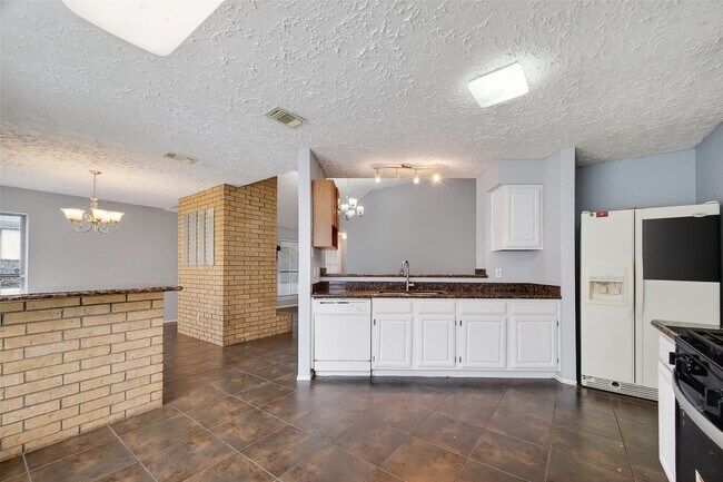 Building Photo - 319 Richvale Ln