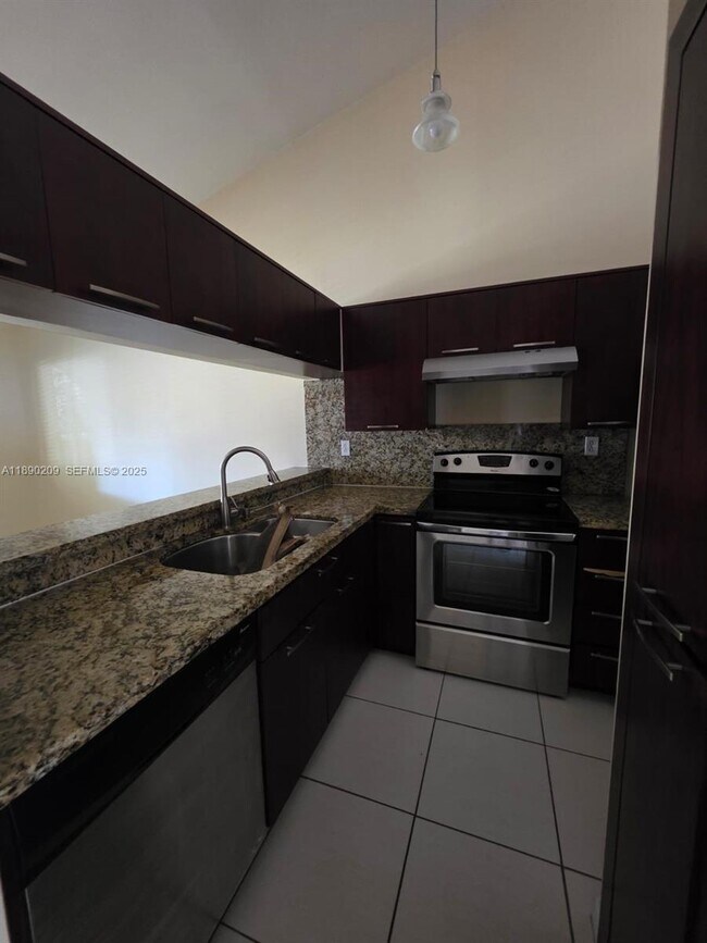 Building Photo - 9251 SW 138th Pl