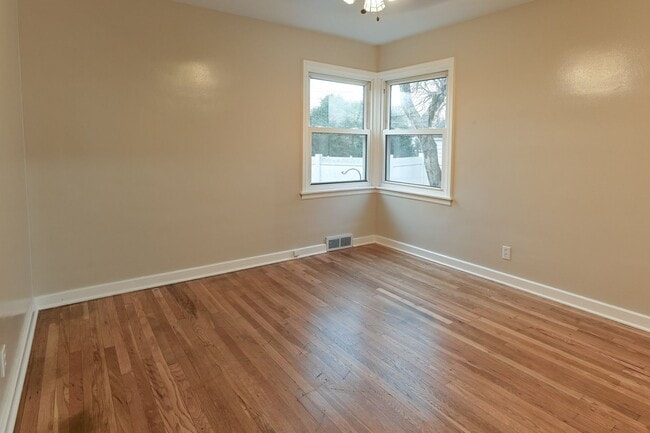 Building Photo - Charming Single Family in Camp Hill