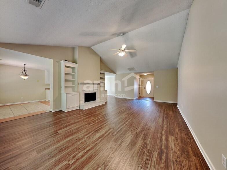 Building Photo - 2592 Freemans Walk Path