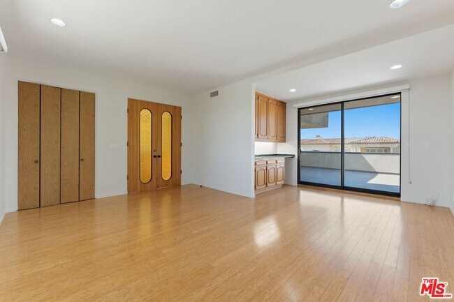 Building Photo - 2408 Venus Dr