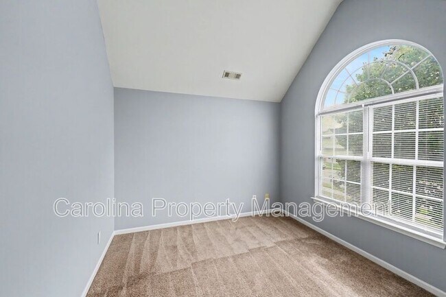 Building Photo - 10521 Barvas St