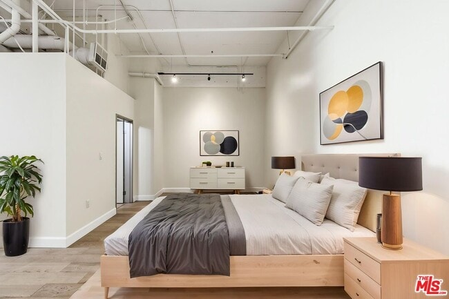 Building Photo - 1130 Flower St