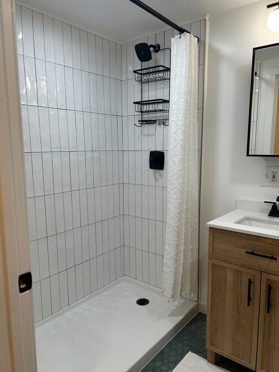 Building Photo - 632 NE Russell St