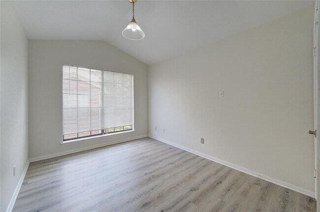 Building Photo - 2121 El Paseo St