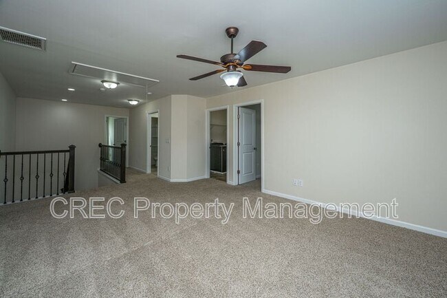 Building Photo - 201 Bigleaf Ct