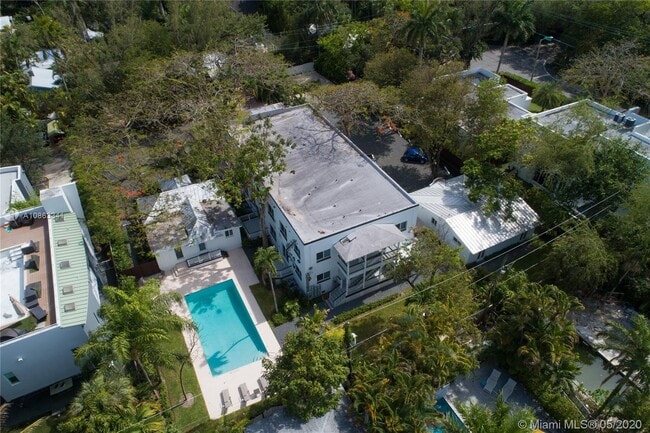 Building Photo - 3669 Poinciana Ave