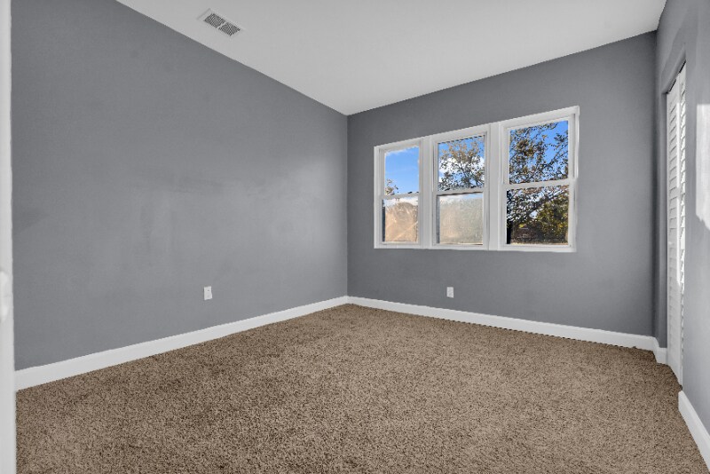 Building Photo - 3823 Clairmount Ave