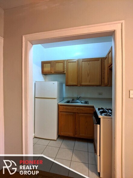 Building Photo - 1160 N Dearborn St