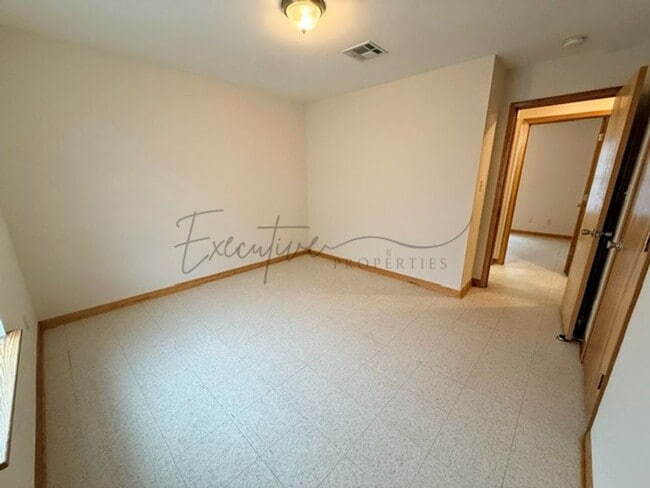 Building Photo - 2528 Crockett St