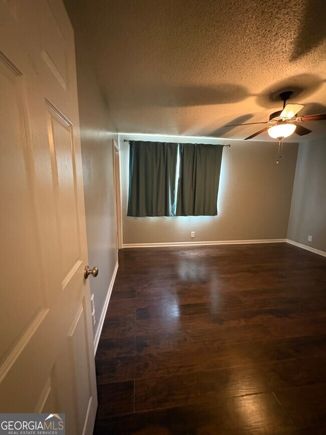 Building Photo - 155 Woodhaven Dr