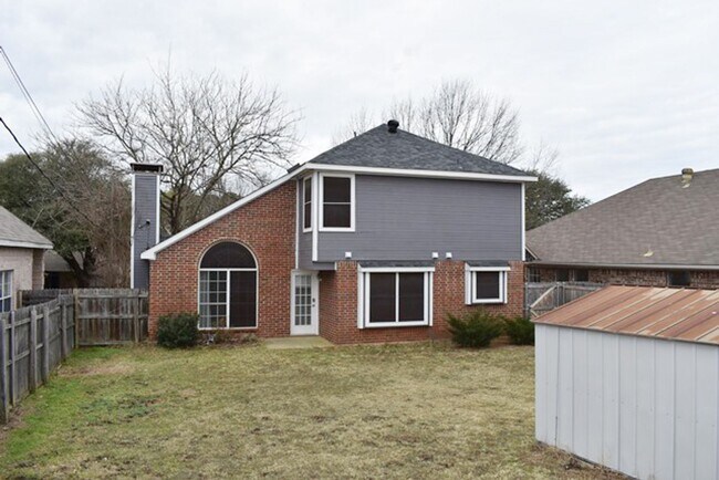 Building Photo - Lovely 3-2-2 in Ft. Worth in Desirable Loc...