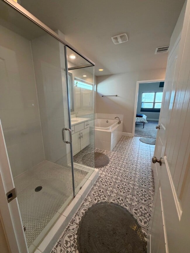 Building Photo - 4610 Center St